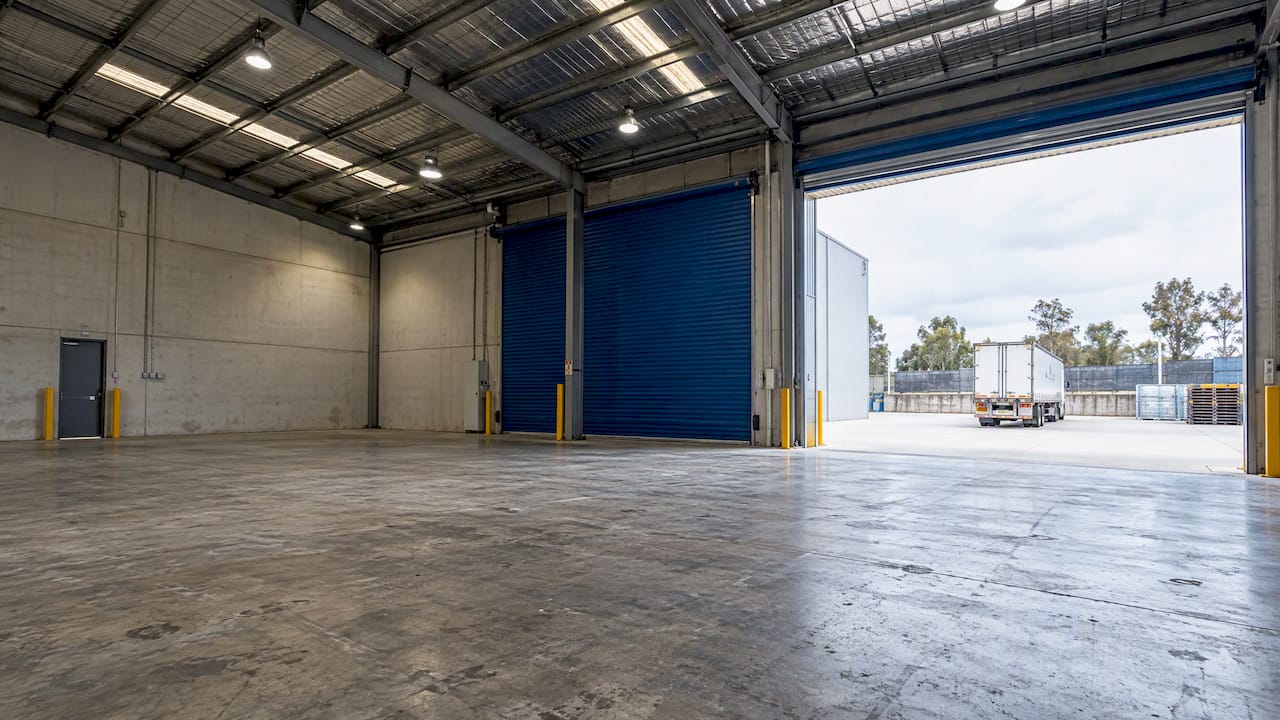 Industrial tenancy with high clearance and loading access